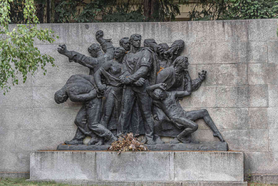 Croacia - Zagreb 52 - monumento El Fusilamiento de Rehenes.jpg
